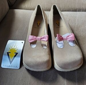 Volatile CHLOE-R Natural Color Suede Volatile Platform Flats Wedge Size 7.5